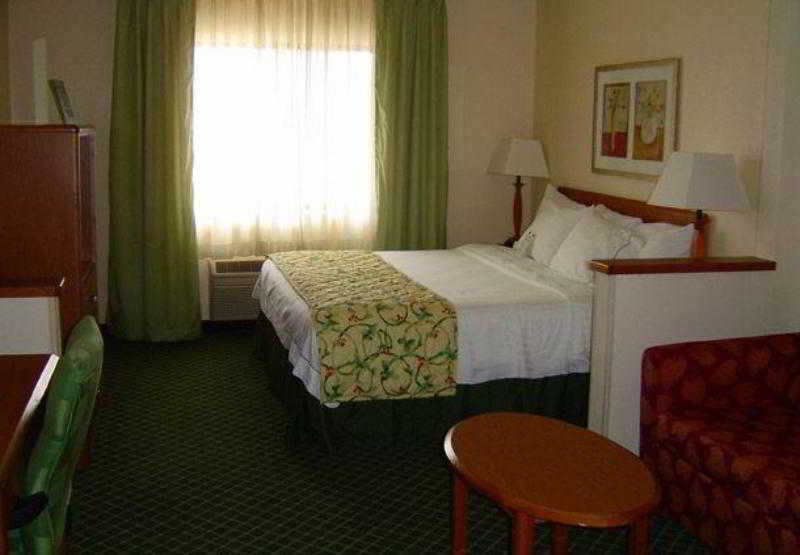 Fairfield Hotel 3*